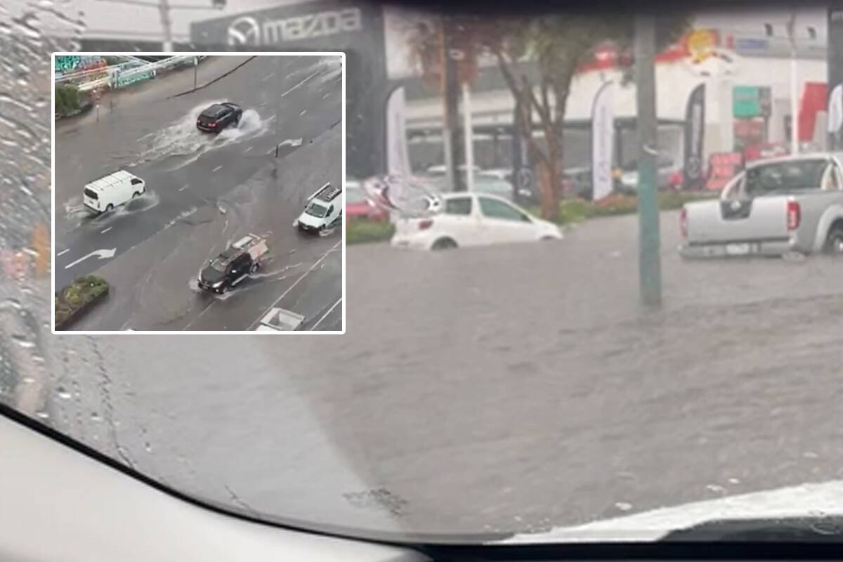 Article image for Wild weather smashes Melbourne, sparks flash flooding