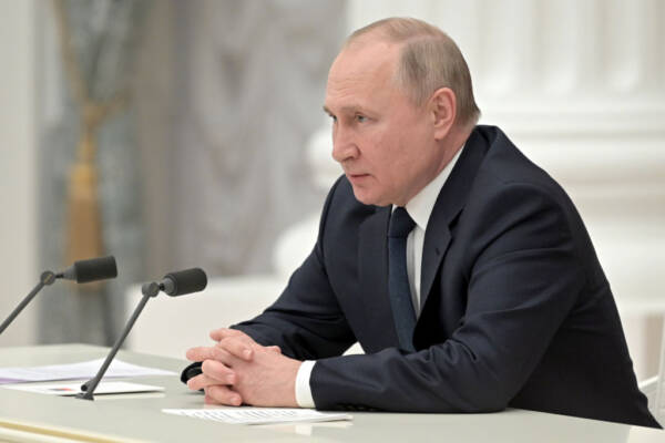 Article image for International relations expert on the ‘long term’ threat to Putin