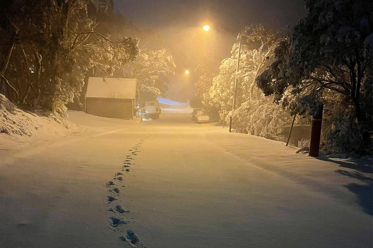 Article image for ‘Beautiful’ photo of ‘heaps of snow’ falling at Mt Buller