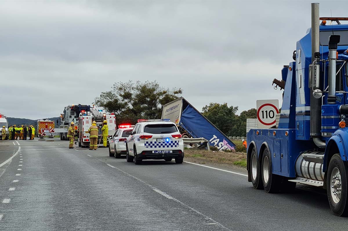 Fatal truck crash forces closure of Western Freeway