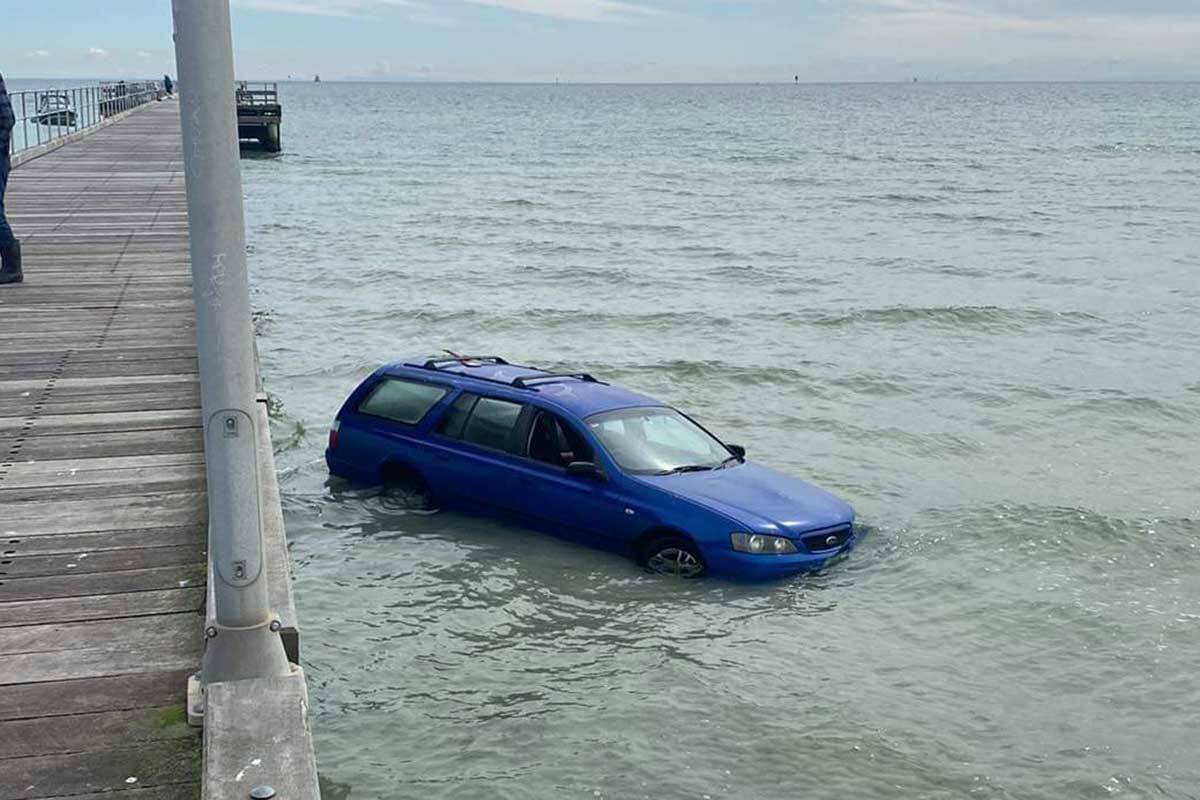 Article image for Station wagon ends up in ocean off Rosebud Pier