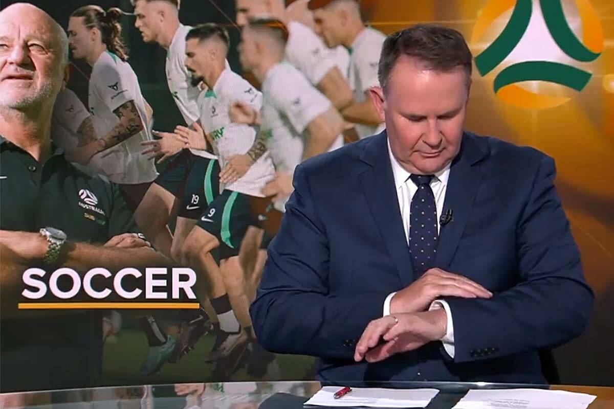 Article image for ‘Seriously!’: Tony Jones interrupted by ‘stupid watch’ while reading news