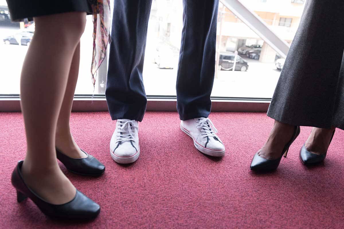 Article image for Why wearing sneakers to work may increase productivity