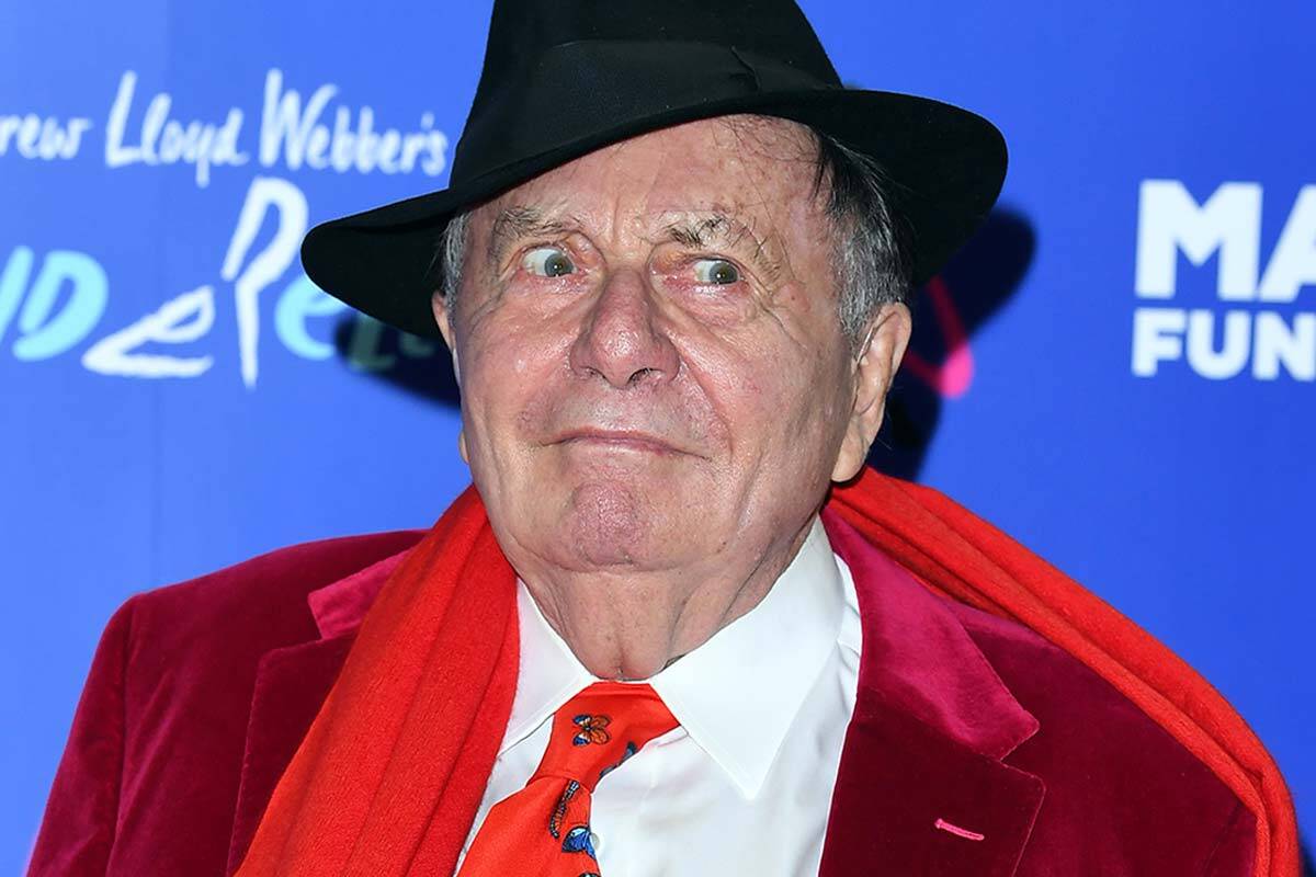 Article image for Barry Humphries in ‘agony’ in a Sydney care facility