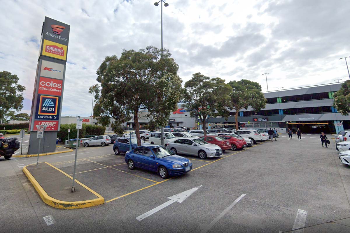 Police swarm Altona Gate shopping centre