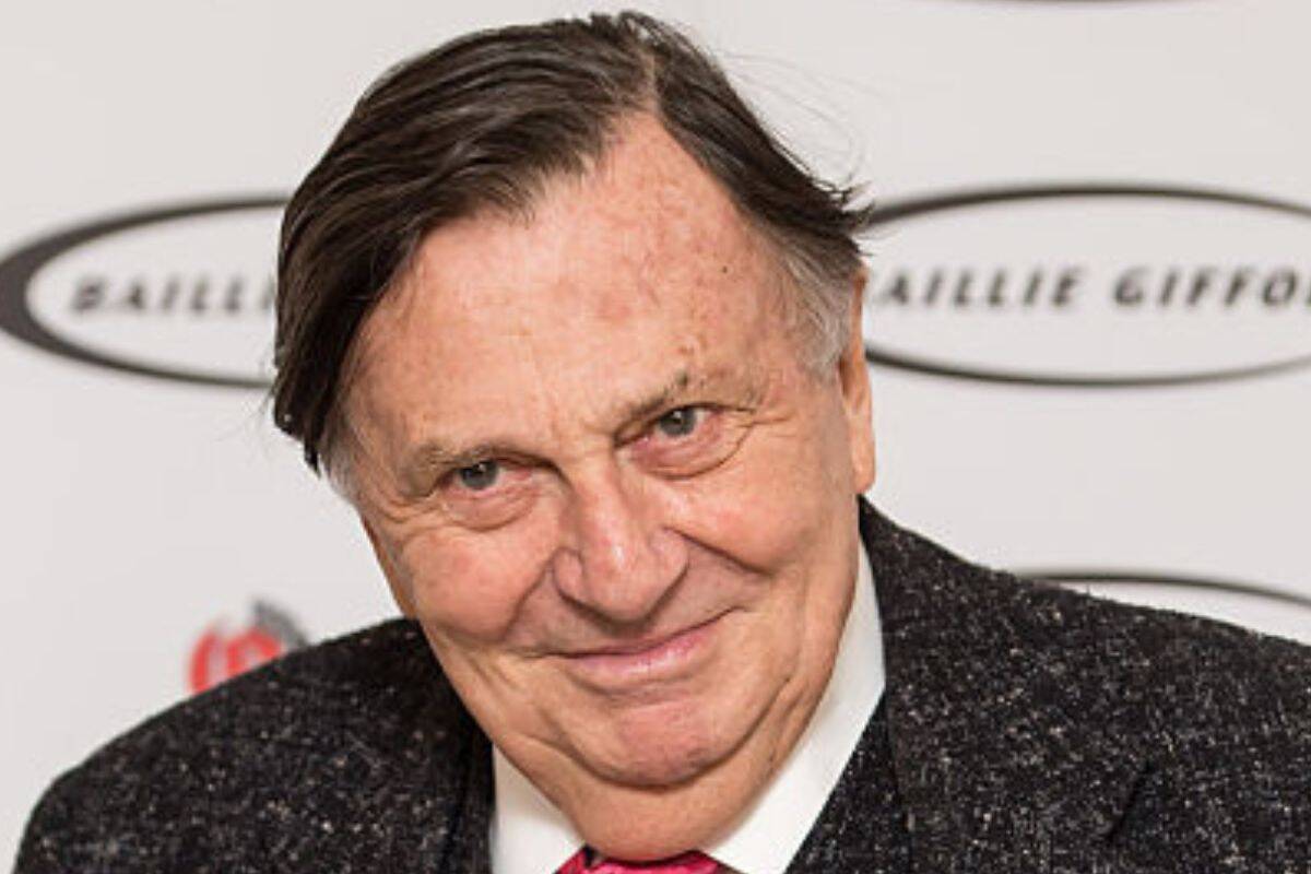 Article image for What Peter Ford finds ‘very odd’ about Barry Humphries’ state funeral arrangements