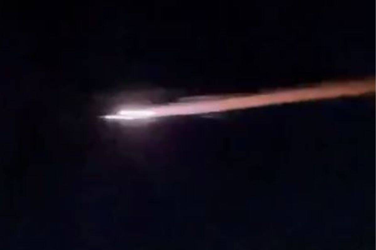 Article image for The mysterious light seen flying through the sky last night!