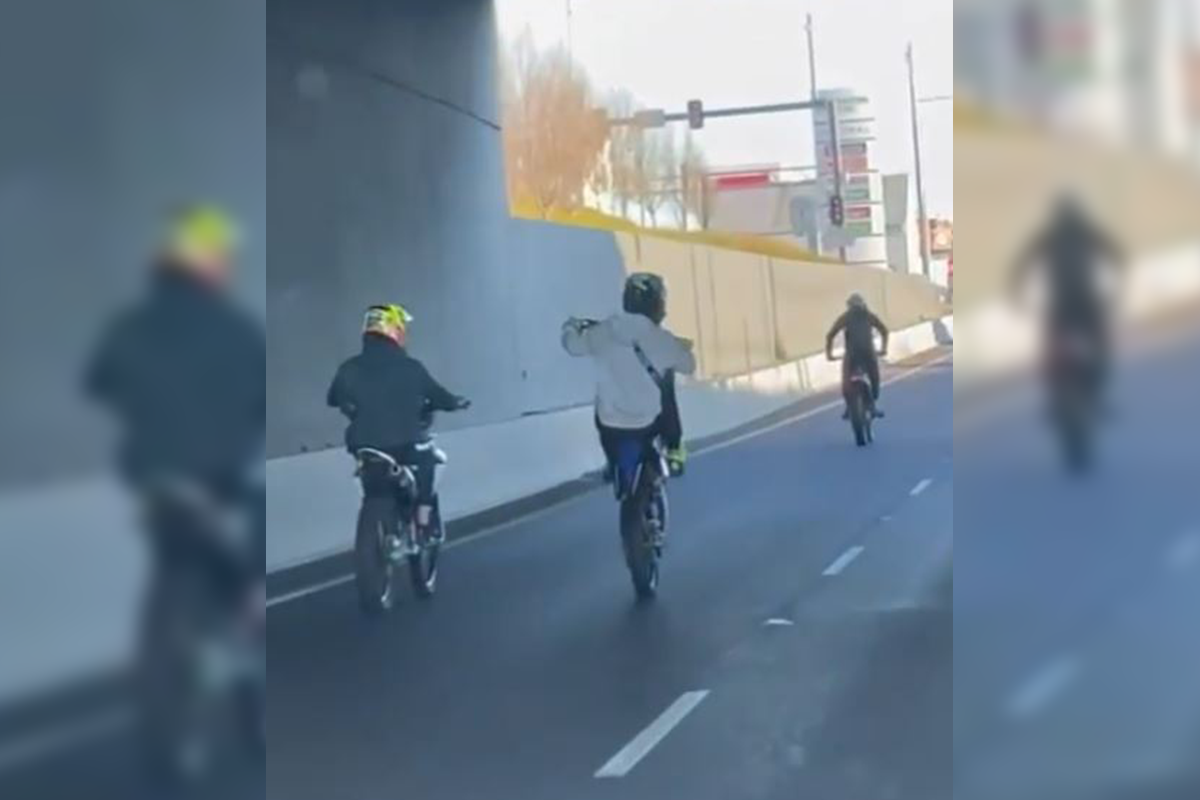 Article image for VIDEO: Motorbike riding hoons disrupt drivers on the Tullamarine Freeway