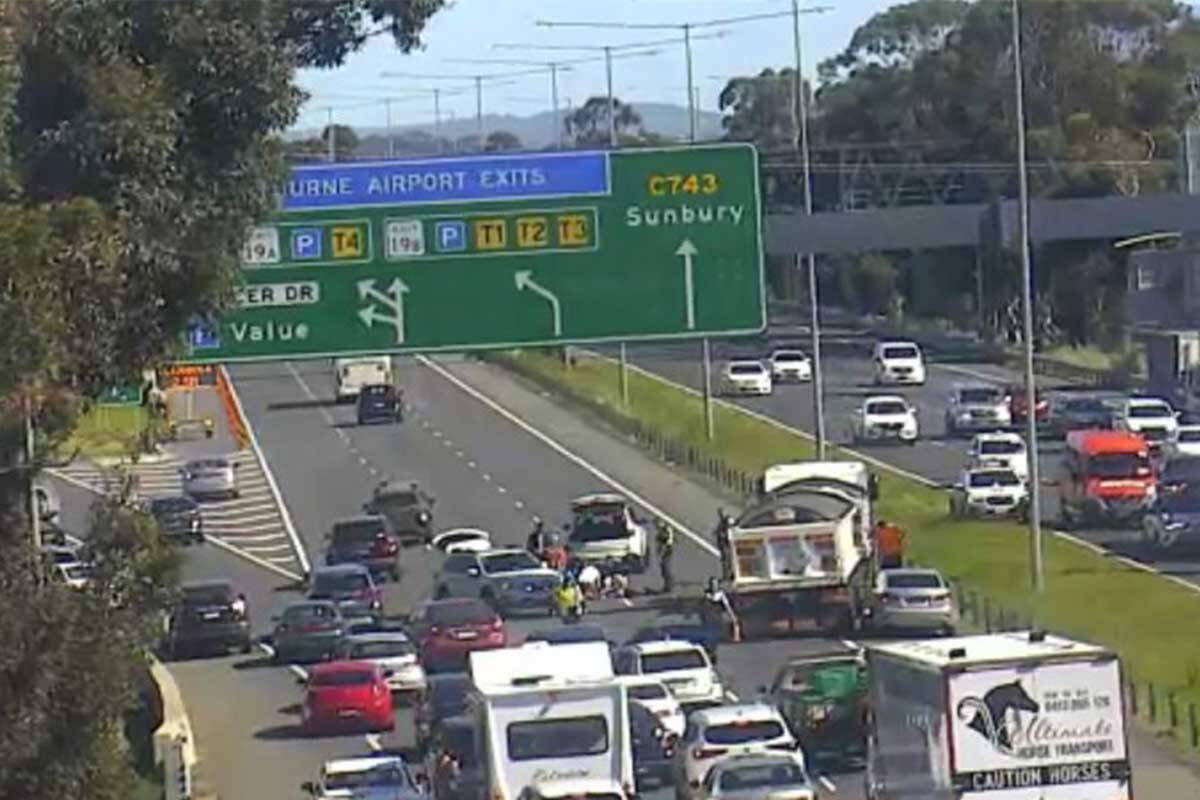 Fatal crash closes Tullamarine Freeway near Melbourne Airport