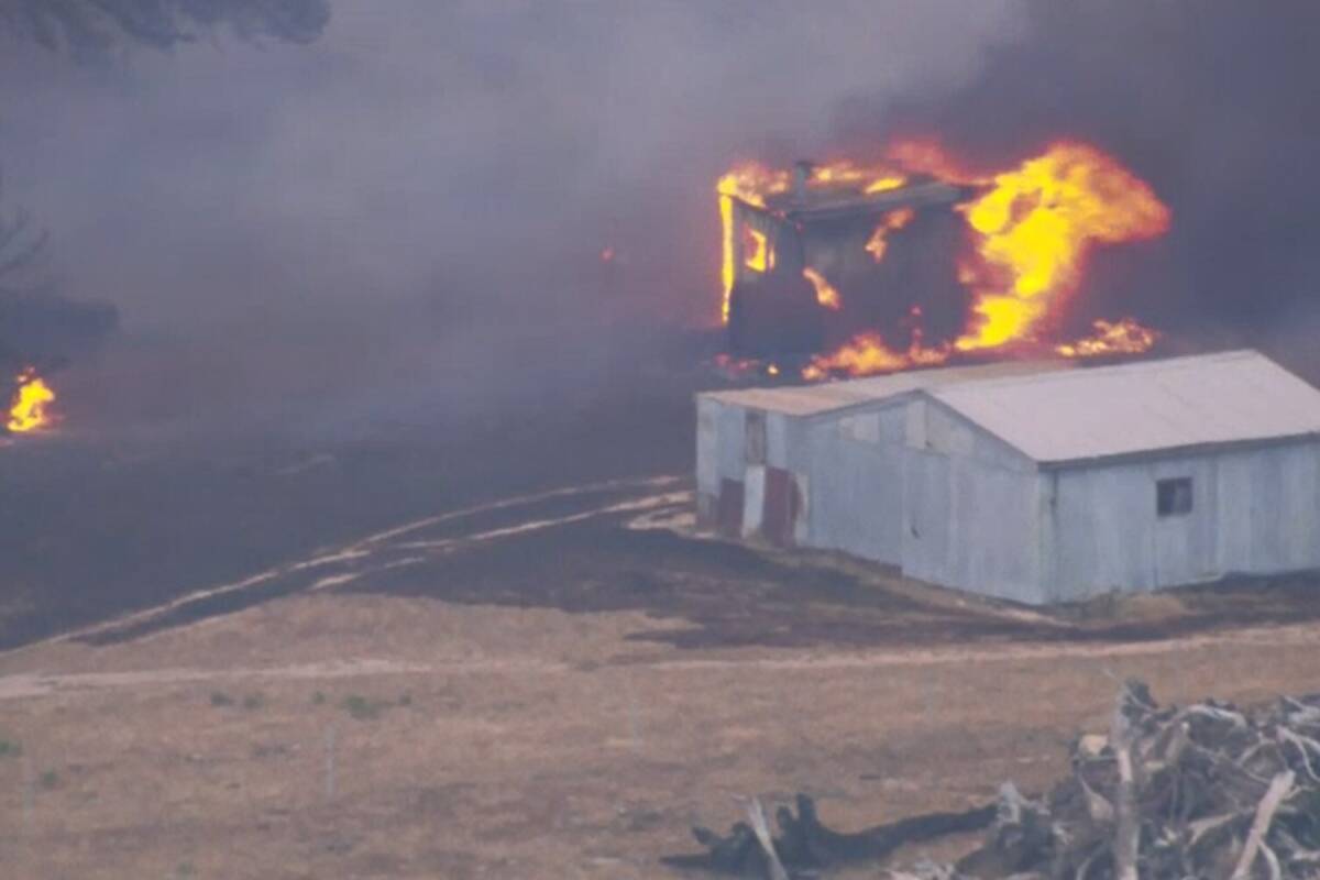 Article image for ‘Grave concerns’ as out-of-control fire burns west of Ballarat