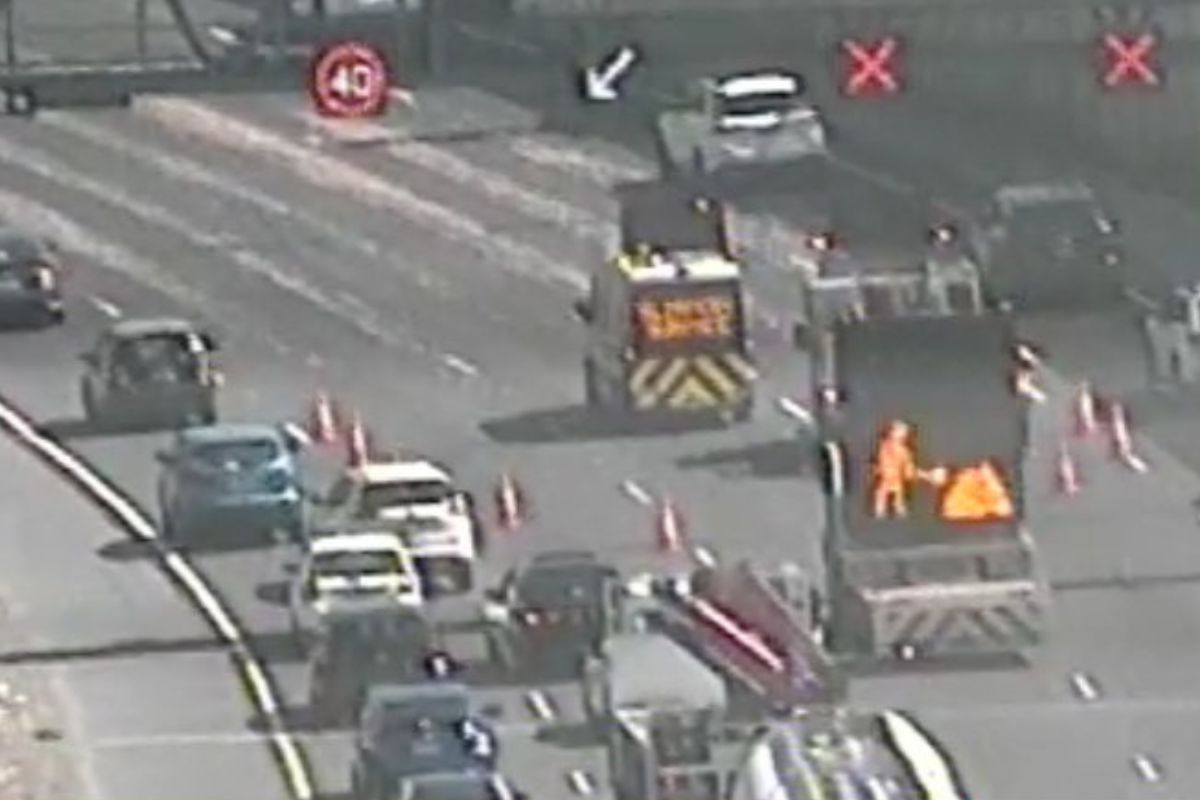 Fish offal spillage causes traffic chaos on the M80 Ring Road