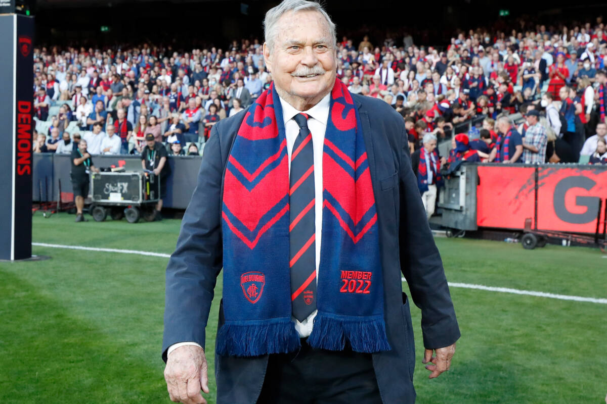 Article image for Tom Elliott’s alternative way to honour football great Ron Barassi