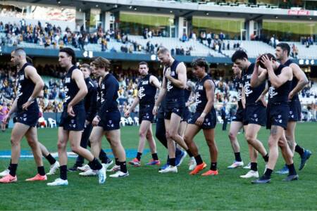 Disappointed Carlton fans flood the 3AW talkback line after Hawks thrashing