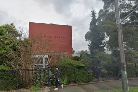 Inner Melbourne school put into lockdown as police swarm area