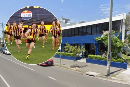 Several Hawthorn players snap into action to help elderly man at bayside café