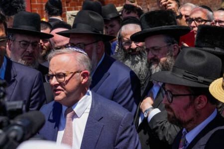 ‘It was wild’: Chaos unfolds during Albanese’s visit to Ripponlea synagogue