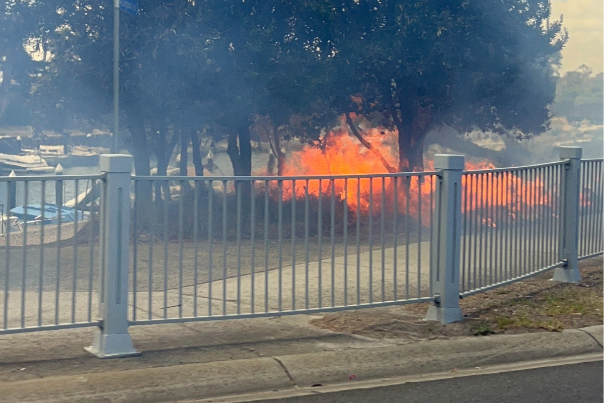 Article image for Motorists urged to avoid area after Mordialloc bridge catches fire